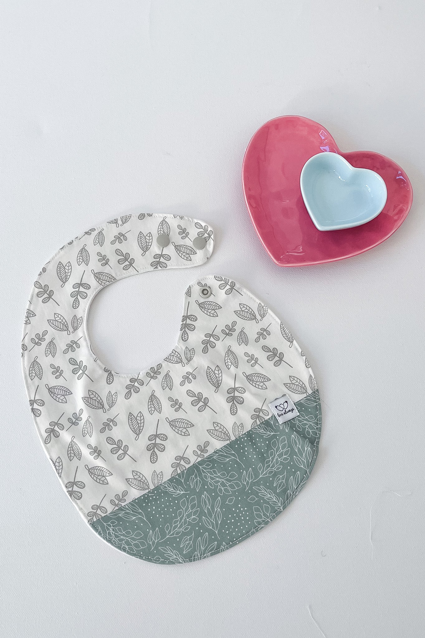 Cream Olive Leaves Feeding Bib